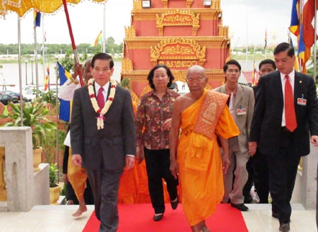 Chủ tịch nước Nguyễn Minh Triết và Đại Tăng thống Tep Vong