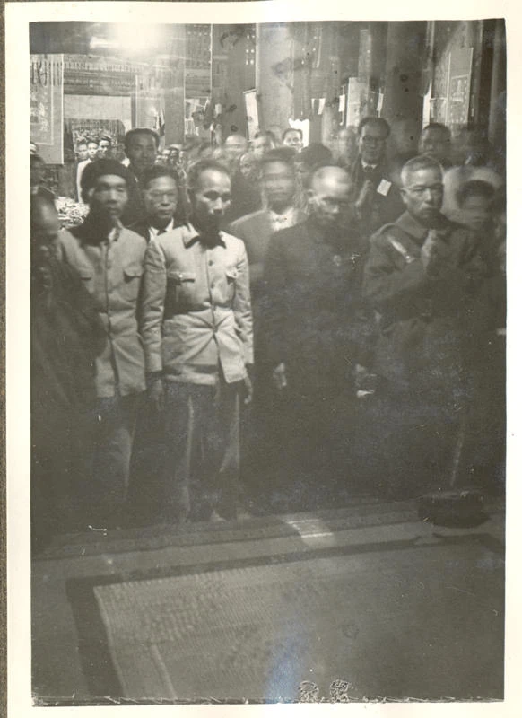 Chủ tịch Hồ Chí Minh dự buổi tuyên thệ đoàn kết giữa các đảng phái tại chùa Bà Đá