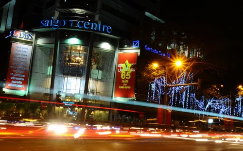 Đại lộ Lê Lợi tràn ngập không khi đón mừng 2-9