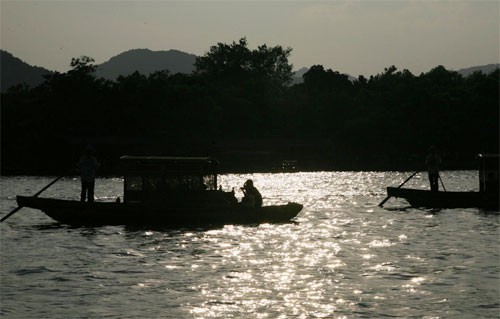 Lung linh Tây Hồ