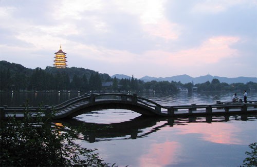 Lung linh Tây Hồ