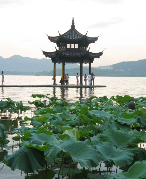 Lung linh Tây Hồ