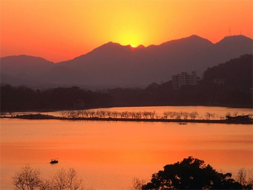 Lung linh Tây Hồ