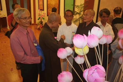 Hoạ sĩ Thân Văn Huy và Sen ảnh 1