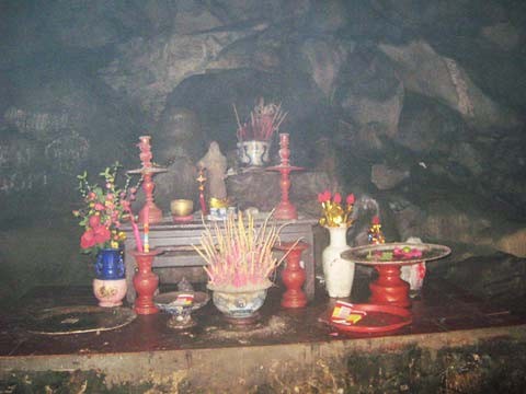 Bàn thờ Lữ Gia Bàn thờ Lữ Gia