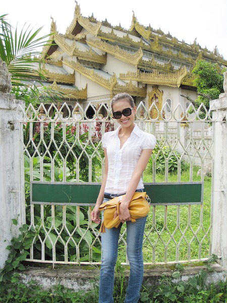 Dương Mỹ Linh mặt mộc thăm thú Myanmar