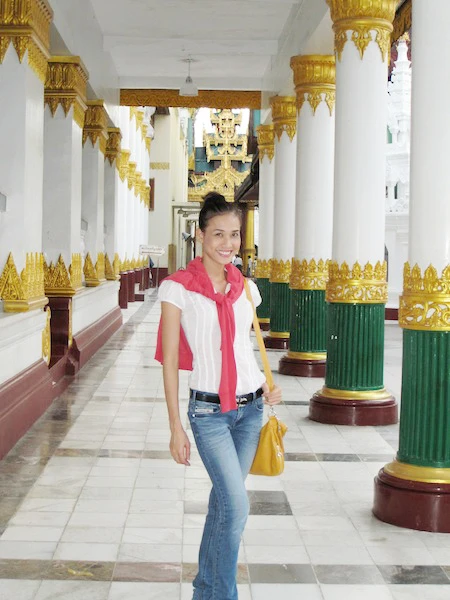 Dương Mỹ Linh mặt mộc thăm thú Myanmar