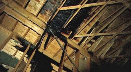Phần nóc của ngôi chùa bị cháy xém. Ảnh: YLE. Phần nóc của ngôi chùa bị cháy xém. Ảnh: YLE.