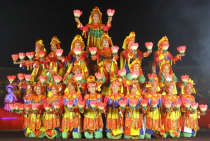 Múa “Lục cúng hoa đăng” của Nhã nhạc Cung đình Huế. Ảnh: H.V.M