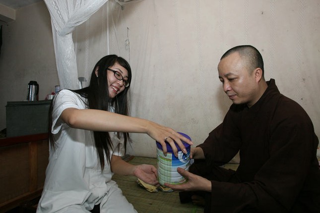 Á hậu Thùy Trang phá cỗ Trung thu cùng các bé mồ côi, Thời trang, thoi trang, hoa hau, a hau, thuy trang, ha nam, tu thien