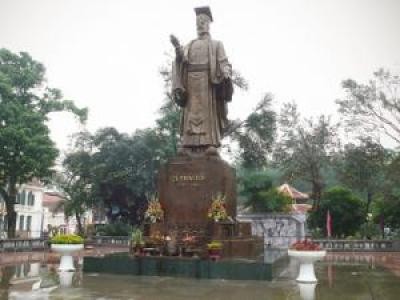 Chúng ta tổ chức Đại lễ không phải chỉ để hoài niệm một lịch sử hào hùng đã qua, mà còn khôi phục được giá trị hiện sinh của Lý Triều nhân từ, đã và đang nuôi dưỡng dân tộc Việt Nam trong từng phút từng giây hiện tại. Chúng ta tổ chức Đại lễ không phải chỉ để hoài niệm một lịch sử hào hùng đã qua, mà còn khôi phục được giá trị hiện sinh của Lý Triều nhân từ, đã và đang nuôi dưỡng dân tộc Việt Nam trong từng phút từng giây hiện tại.