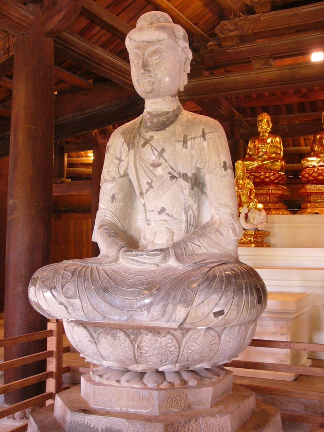Pho tượng Phật bằng đá xanh, kiệt tác mỹ thuật tại chùa Phật Tích