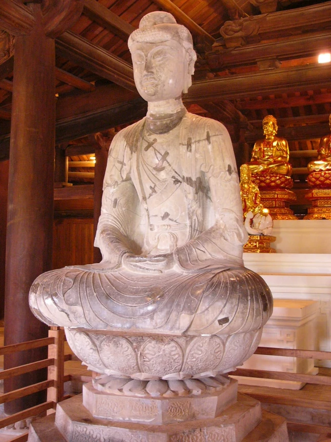 Pho tượng Phật bằng đá xanh, kiệt tác mỹ thuật tại chùa Phật Tích