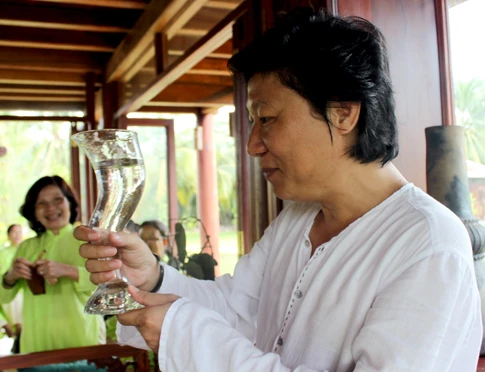 Sỹ Hoàng tự nhận mình có biệt danh "Thích đủ thứ". Ngay cả chiếc ly uống nước của anh cũng mang kiểu dáng lạ. Hễ thấy món đồ gì đẹp, lạ, anh đều tìm cách sưu tầm.