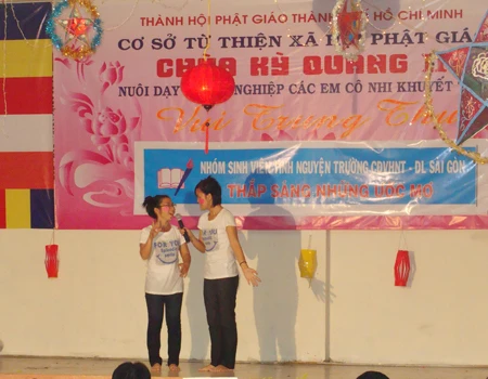 Trung thu đặc biệt của trẻ mồ côi, khuyết tật ở chùa ảnh 3