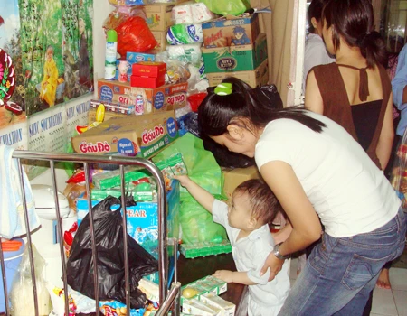 Trung thu đặc biệt của trẻ mồ côi, khuyết tật ở chùa ảnh 10