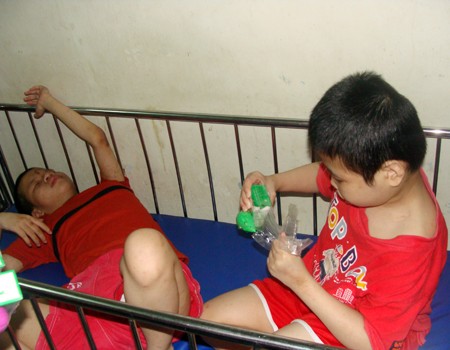 Trung thu đặc biệt của trẻ mồ côi, khuyết tật ở chùa ảnh 11 Trung thu đặc biệt của trẻ mồ côi, khuyết tật ở chùa ảnh 11