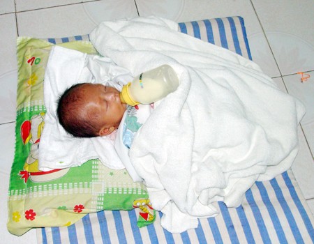 Trung thu đặc biệt của trẻ mồ côi, khuyết tật ở chùa ảnh 12 Trung thu đặc biệt của trẻ mồ côi, khuyết tật ở chùa ảnh 12