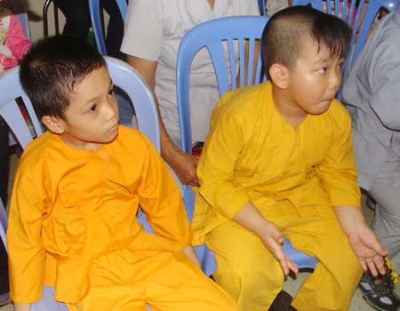 Trung thu đặc biệt của trẻ mồ côi, khuyết tật ở chùa ảnh 5