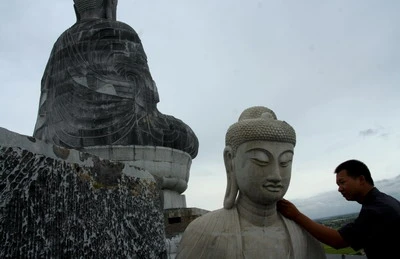 Cận cảnh Đại Phật tượng bằng đá lớn nhất Đông Nam Á ảnh 6