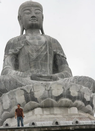 Cận cảnh Đại Phật tượng bằng đá lớn nhất Đông Nam Á ảnh 9