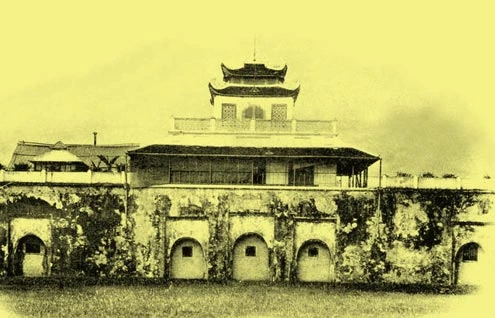 Đoan Môn - cửa chính đi vào Hoàng thành Thăng Long xưa.