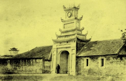 Cổng vào Cấm thành phía Tây.