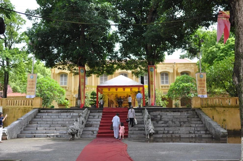 Nền đất nơi từng tồn tại Điện Kính Thiên. Ảnh: Quang Xuân.