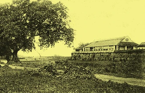 Góc tường ngoài Hoàng thành.