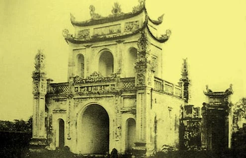 Miếu thờ trong Cấm thành.