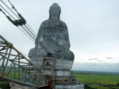 Tượng phật cao 27 mét