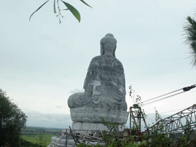 Lễ khai quang diễn ra tối 25-7 tại đỉnh núi Phật Tích, dưới chân tượng Phật