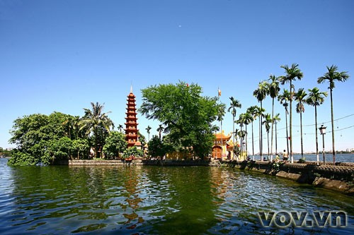 Chùa Trấn Quốc - ngôi chùa cổ nhất Thăng Long – Hà Nội bên Hồ Tây e