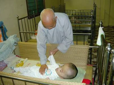 Cửa chùa dang rộng vòng tay ảnh 3