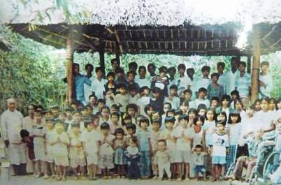 Cửa chùa dang rộng vòng tay ảnh 1