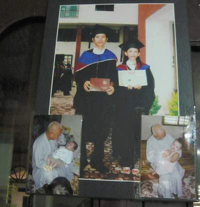 Cửa chùa dang rộng vòng tay ảnh 2