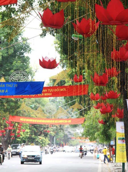 Hà Nội đẹp từng con phố, hàng cây mừng Đại lễ ảnh 9 Hà Nội đẹp từng con phố, hàng cây mừng Đại lễ ảnh 9