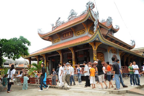 Sao Vpop thăm trẻ mồ côi ở chùa ảnh 17 Sao Vpop thăm trẻ mồ côi ở chùa