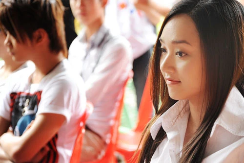 Sao Vpop thăm trẻ mồ côi ở chùa