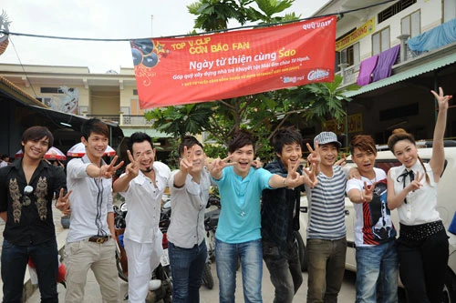 Sao Vpop thăm trẻ mồ côi ở chùa