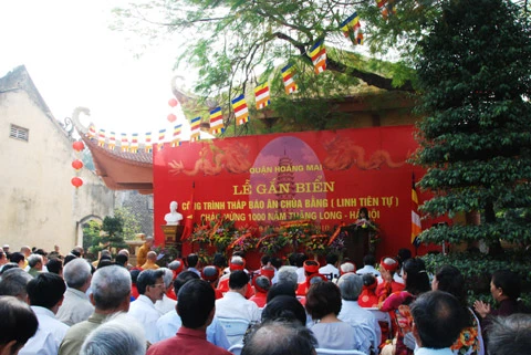 Hà Nội: Lễ gắn biển công trình tháp Báo Ân chùa Bằng A & nhận kỷ lục Phật giáo ảnh 1