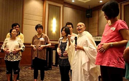 Đường đời của một siêu mẫu trở thành ni cô ảnh 2