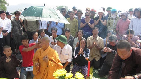 Lễ  cầu siêu nạn nhân vụ xe khách chìm ảnh 5