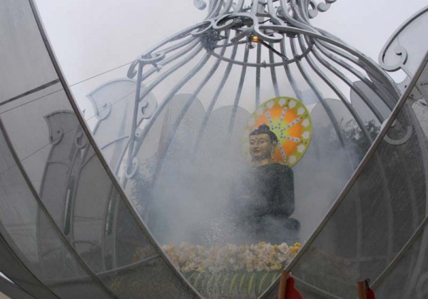 Hoa Kỳ: Phật ngọc đến Little Saigon thu hút hàng ngàn người chiêm bái ảnh 11 Hoa Kỳ: Phật ngọc đến Little Saigon thu hút hàng ngàn người chiêm bái ảnh 11