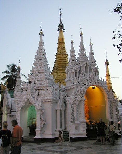 Ngất ngây trước chùa vàng Shwedagon ở Myanmar ảnh 4 Ngất ngây trước chùa vàng Shwedagon ở Myanmar - Tin180.com (Ảnh 4)