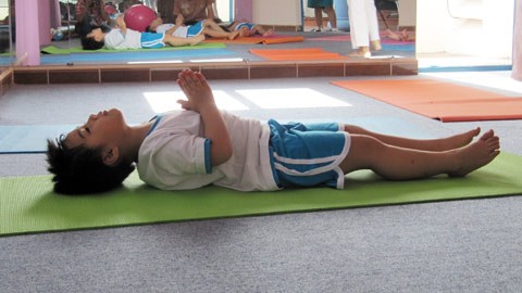 Không chỉ người lớn mà trẻ nhỏ cũng rất hào hứng với yoga. Ở các nước, yoga dành cho trẻ em ngày càng phát triển Không chỉ người lớn mà trẻ nhỏ cũng rất hào hứng với yoga. Ở các nước, yoga dành cho trẻ em ngày càng phát triển
