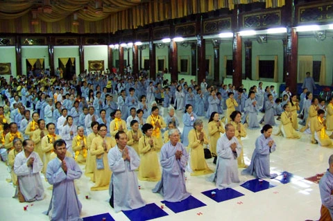 Kiên Giang: Chùa Phật Quang tổ chức lễ hội hoa đăng nhân lễ vía Đức Phật Dược Sư ảnh 2