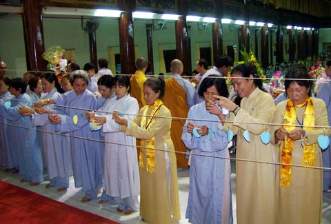 Kiên Giang: Chùa Phật Quang tổ chức lễ hội hoa đăng nhân lễ vía Đức Phật Dược Sư ảnh 5