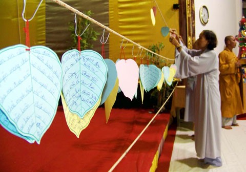 Kiên Giang: Chùa Phật Quang tổ chức lễ hội hoa đăng nhân lễ vía Đức Phật Dược Sư ảnh 7 Kiên Giang: Chùa Phật Quang tổ chức lễ hội hoa đăng nhân lễ vía Đức Phật Dược Sư ảnh 7