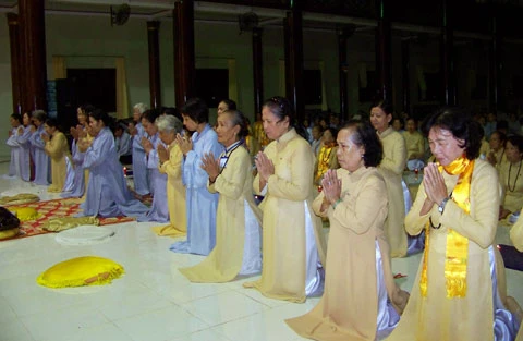 Kiên Giang: Chùa Phật Quang tổ chức lễ hội hoa đăng nhân lễ vía Đức Phật Dược Sư ảnh 16